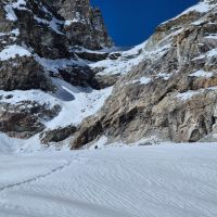 The steep approach couloir to Col camp 5700m. (Andy Stratford)