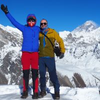 Jess and Andy Gokyo Ri Summit, Everest to right (Oli Birkill)